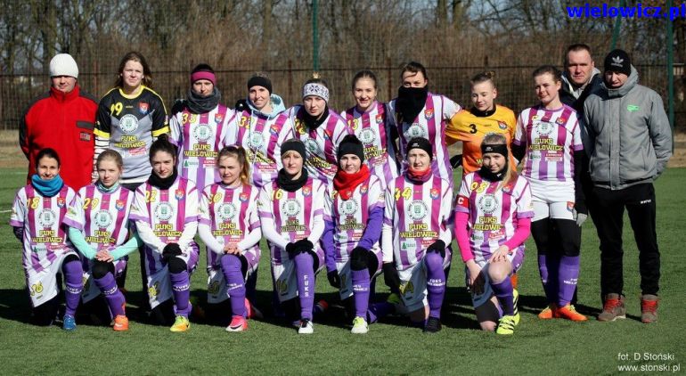 zdjęcie piłkarskiej drużyny kobiecej Fuks-a
