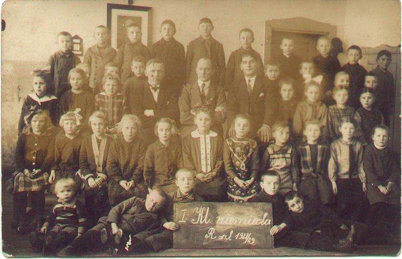 Klasa niemiecka – rok szkolny 1928/1929 (w budynku szkolnym w Szynwałdzie – od 2015r. „Dom seniora”)