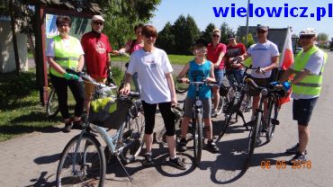 Aktywni z rowerami przed wyjazdem do Mierucina