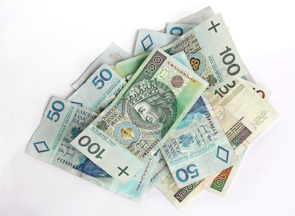 banknoty polskie na luźnej kupce